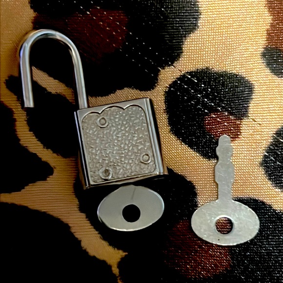 🔥MINI JEWELRY BOX LOCK WITH 2 KEYS - Picture 1 of 4